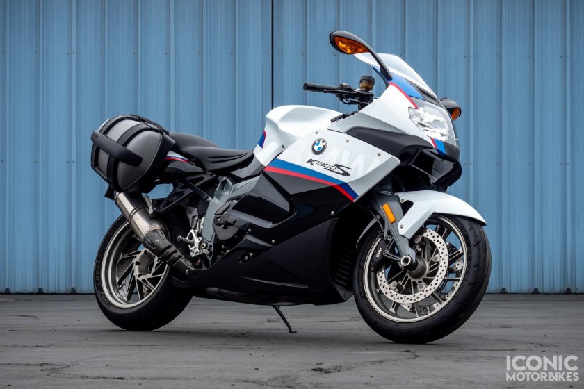 Мотоцикл БМВ 2024 года