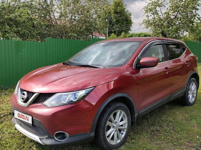 Nissan qashqai 2018 красный