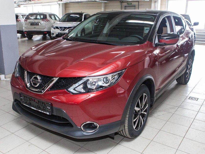 Nissan Qashqai красный