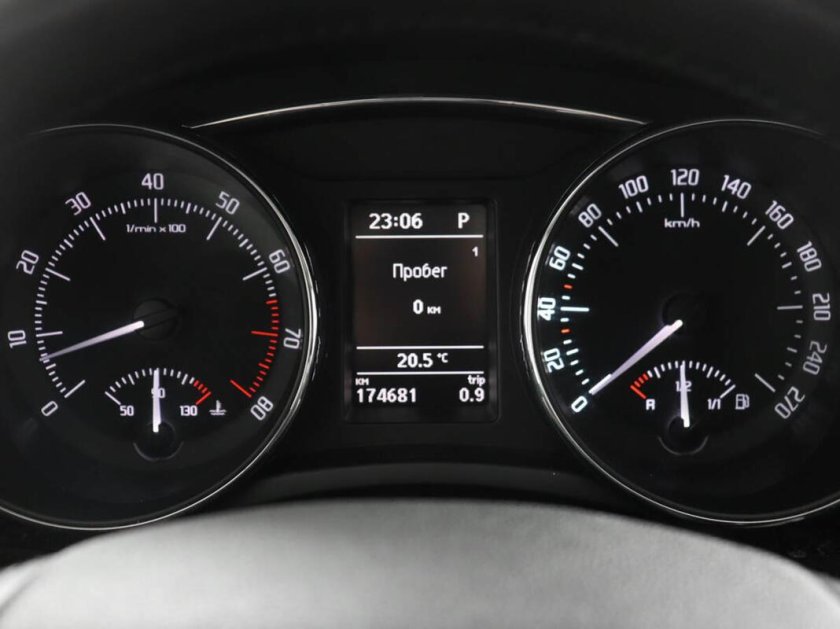 Шкода Октавия 2015 на прибор ток потерял