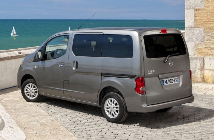 Nissan nv200