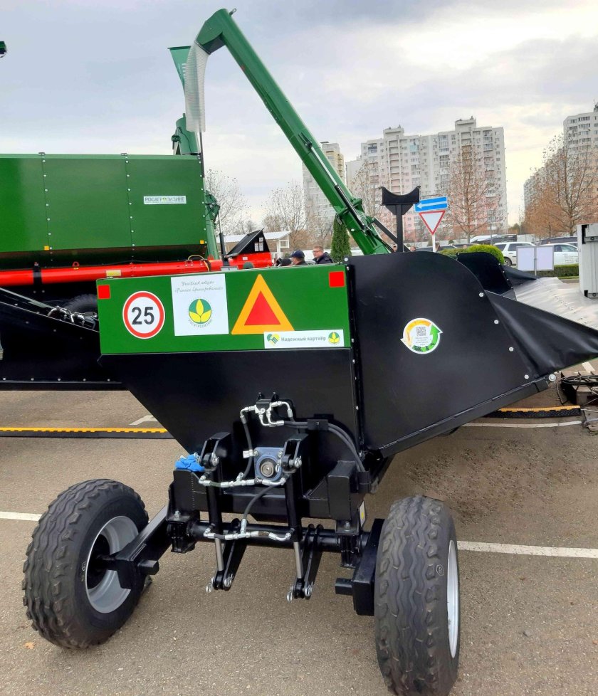 Бункер перегрузчик зерна