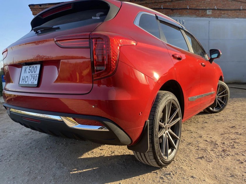 Haval jolion красный