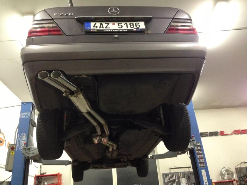 Выхлоп Мерседес 124