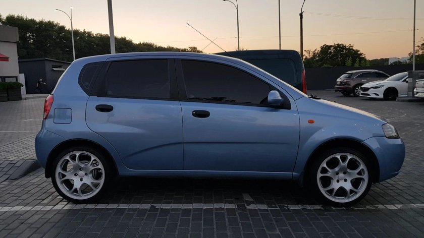 R17 на Шевроле Авео хэтчбек