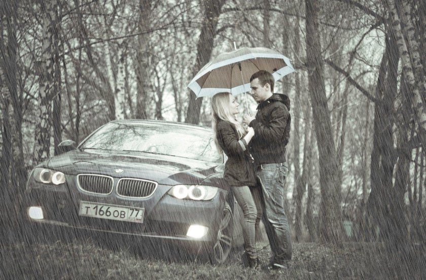 Парень возле машины