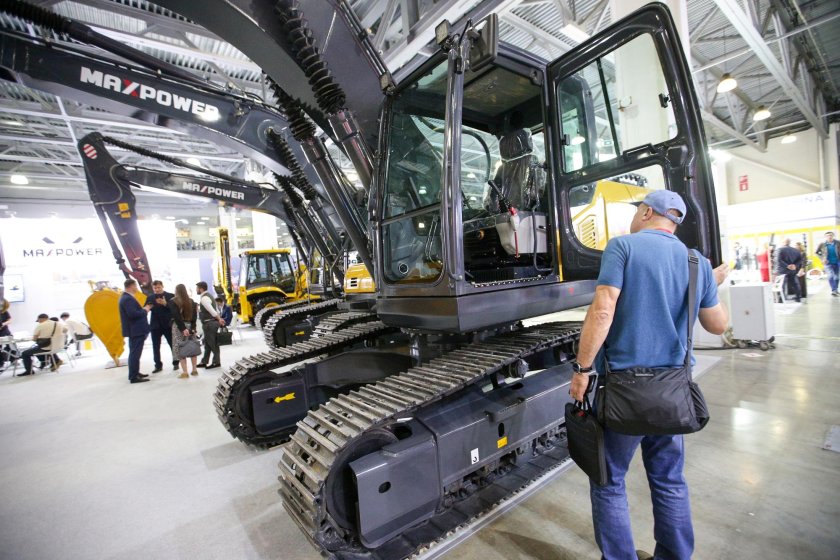 Гусеничные экскаваторы