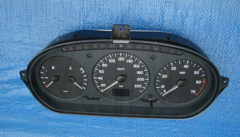 Рено Меган панель приборов