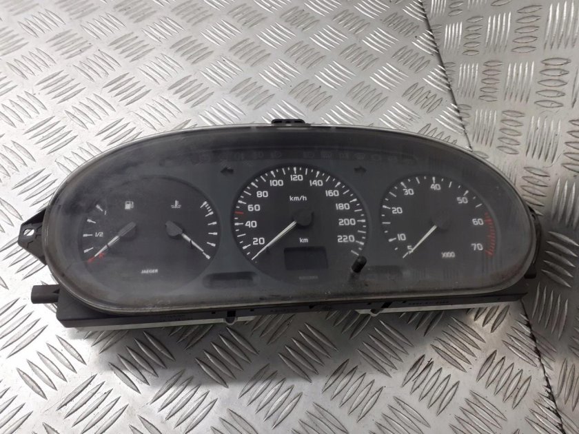 Приборная панель меган 1