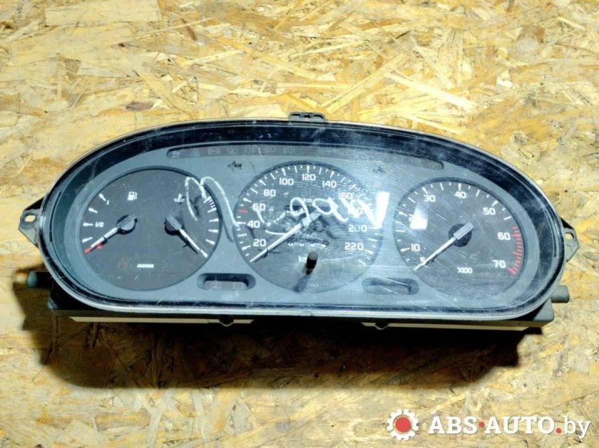 Панель приборов Daihatsu storia