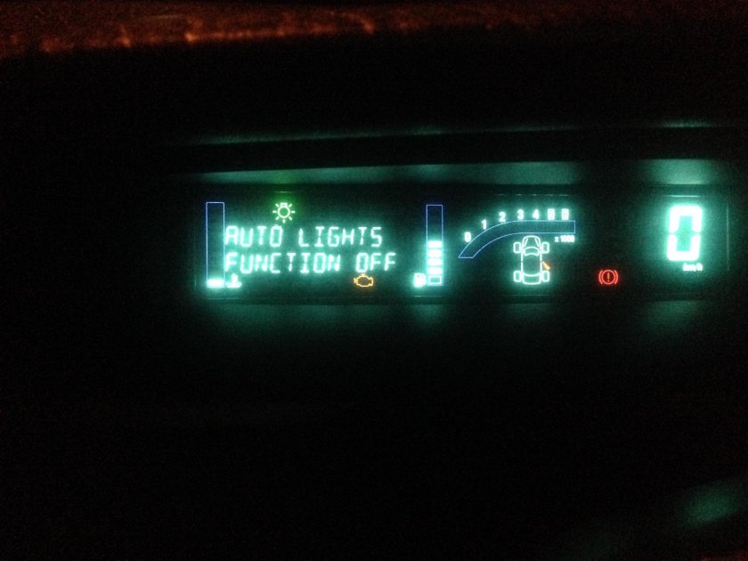 Renault Scenic 2 2007 приборная панель