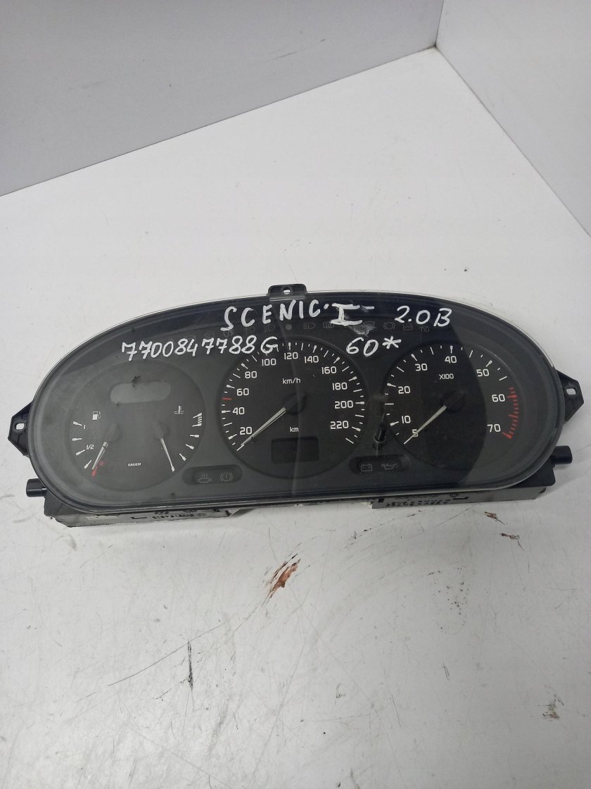 Renault Scenic 1 приборная панель
