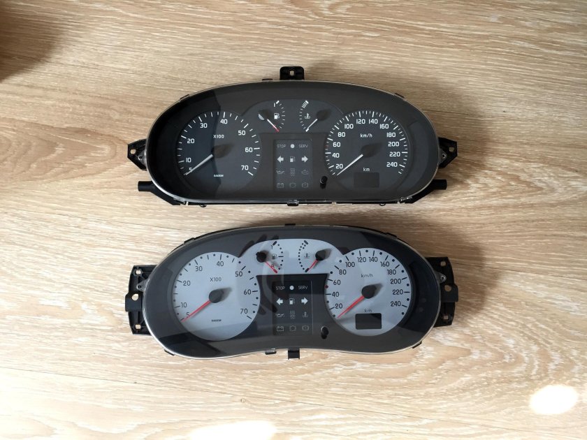 Приборная панель Renault Clio 2