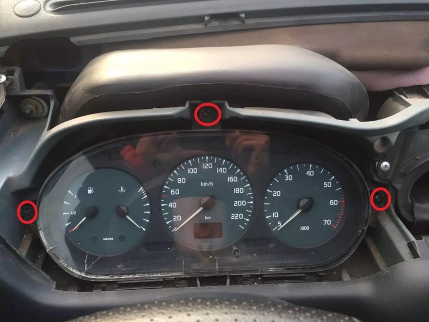 Приборная панель Рено Лагуна 2