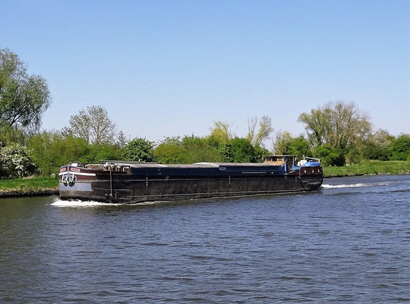 Речная баржа