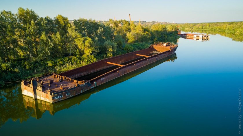 Баржа речная