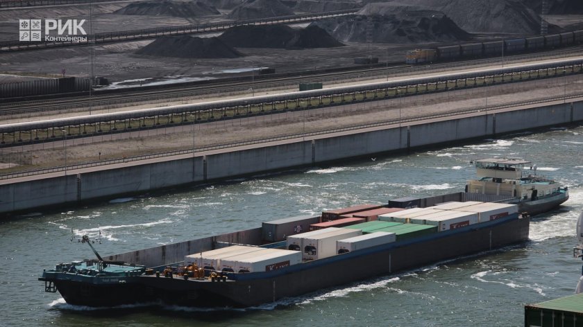 Баржа 3 тысячи тонн