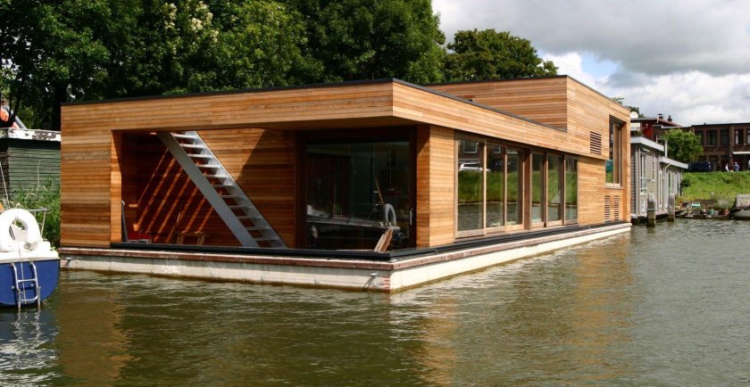 Хаусбот баржа