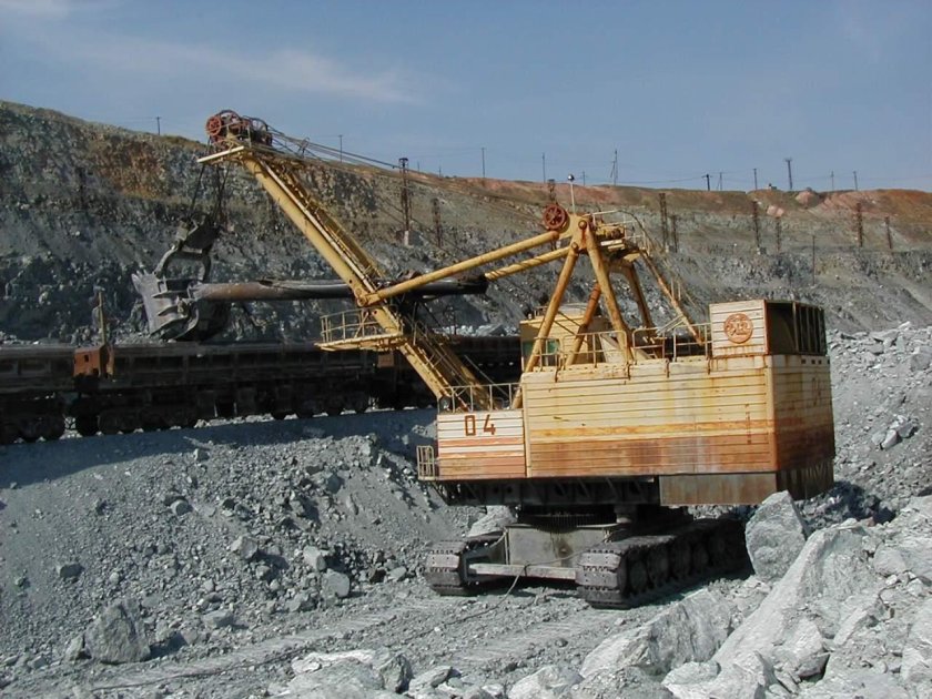 Экскаватор УЗТМ ЭКГ 8