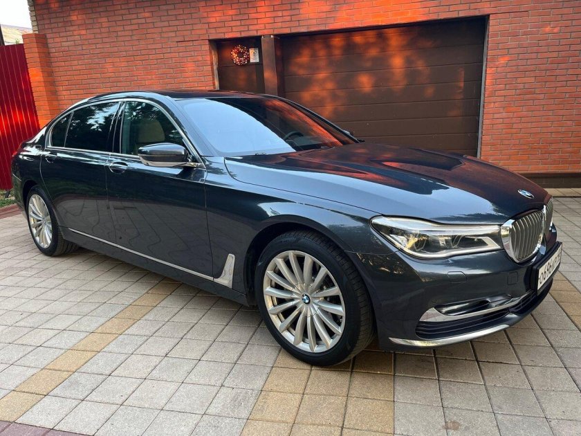 БМВ 7 2016 черная