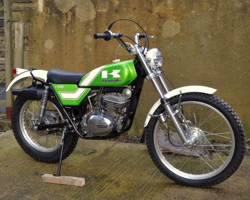Мотоцикл Кавасаки старый