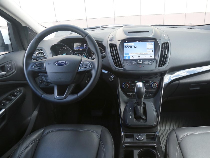 Салон Форд Куга 2 Рестайлинг