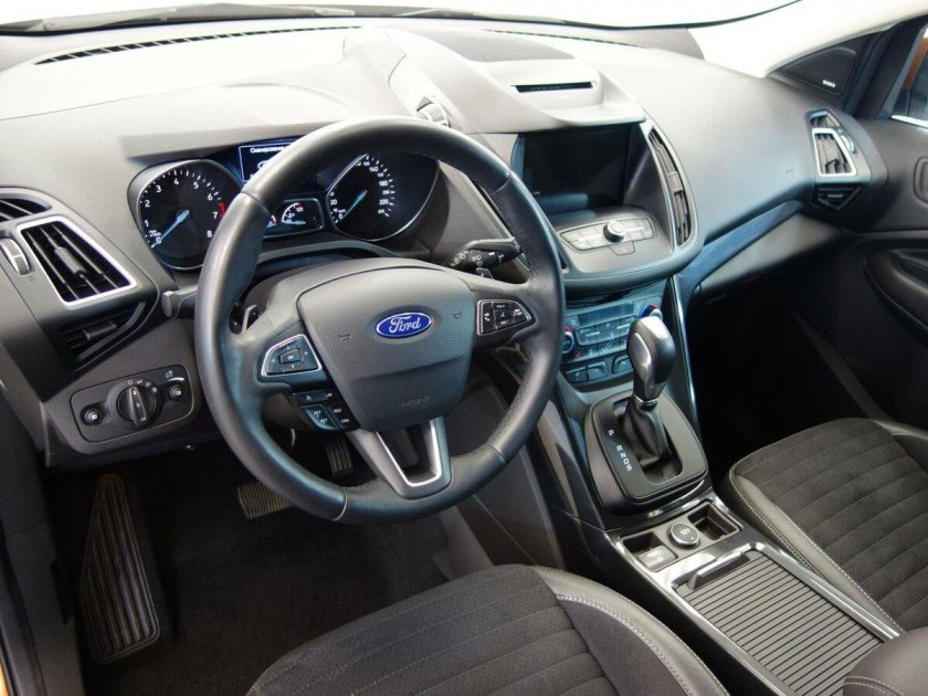 Салон Форд Куга 2 Рестайлинг