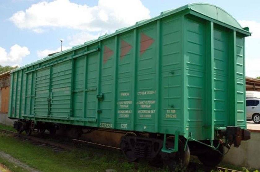 Крытый вагон 11-270