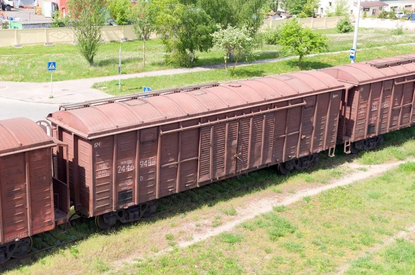 Крытый вагон 11-270