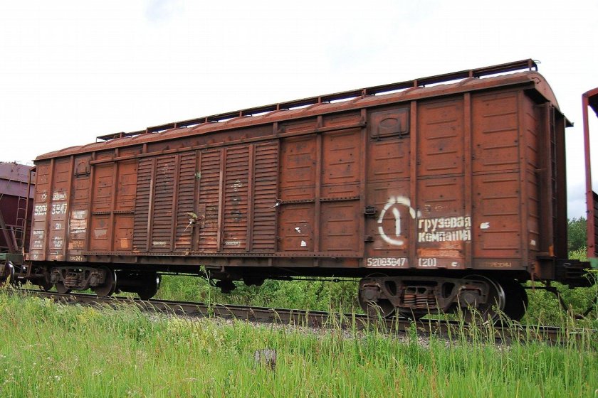Грузовые вагоны полувагоны