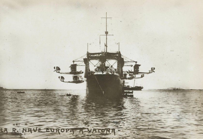 Гидроавианосец Ниссин