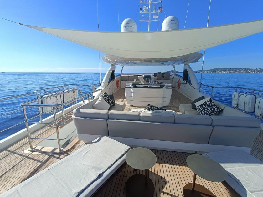 Шикарная яхта