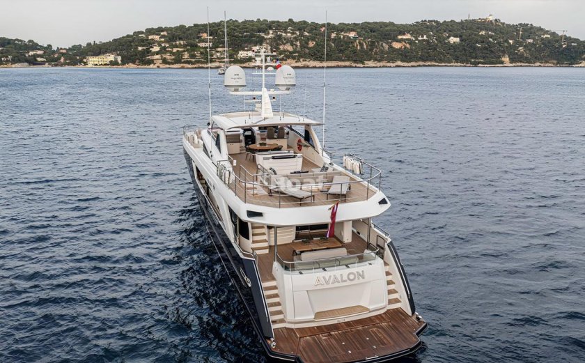 Моторная яхта ferretti