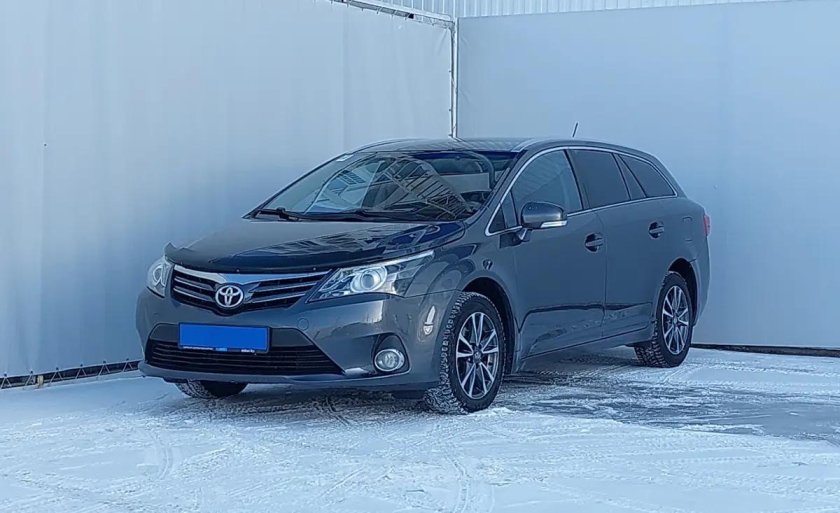 Toyota avensis универсал 2013