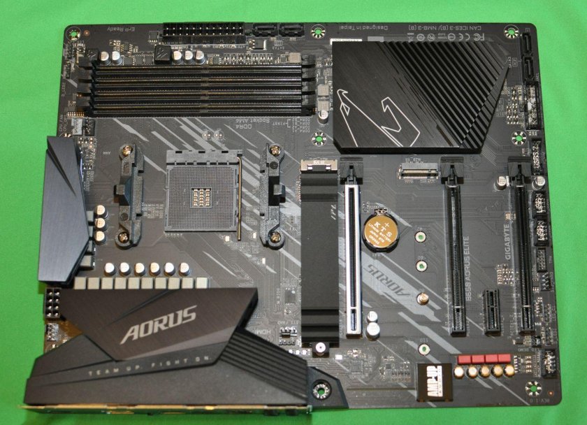 Материнская плата Gigabyte b550 AORUS Elite