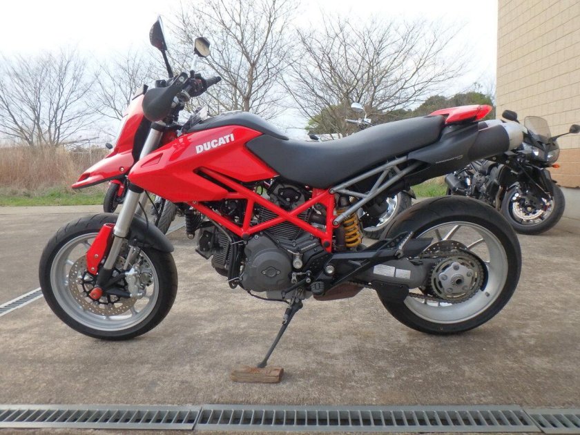 Ducati hypermotard 1100