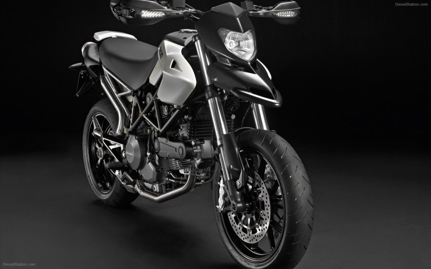 Ducati Hypermotard 796