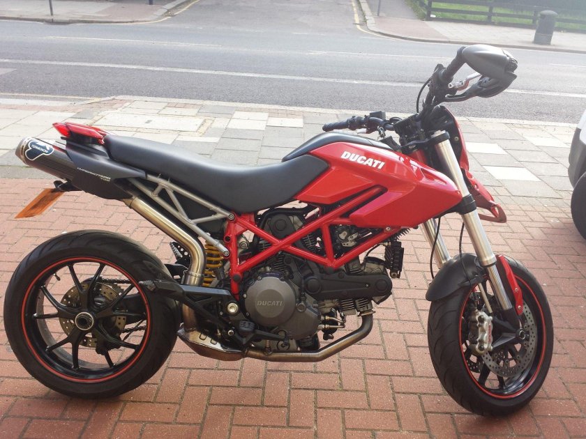 Ducati hypermotard 821