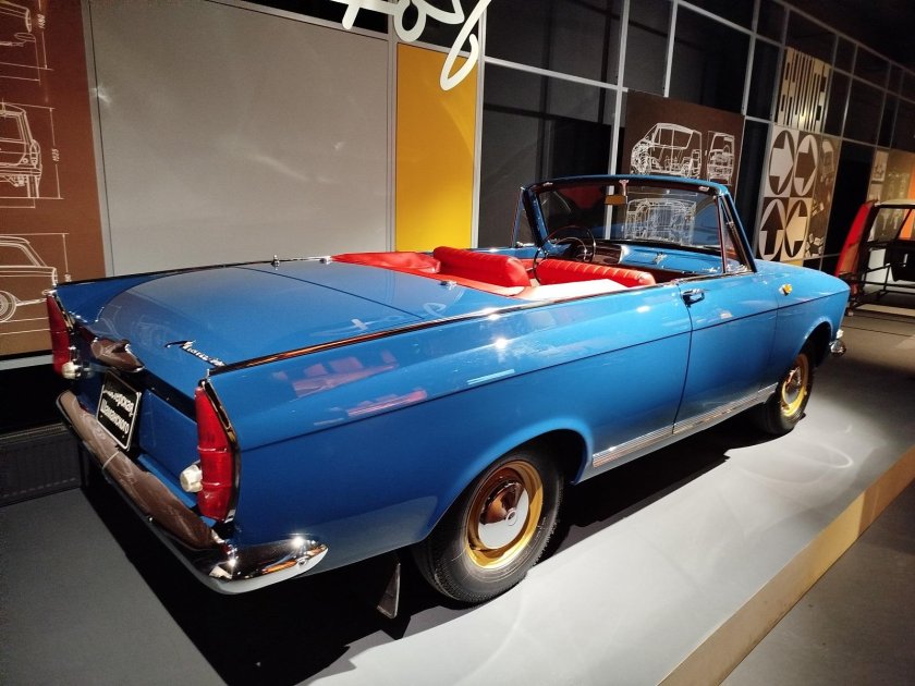 Москвич 408 турист