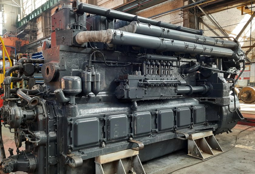 Двигатель тепловоза тэм2