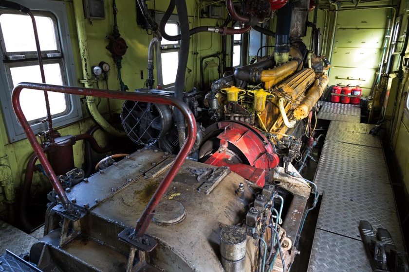 Машинное отделение тепловоза 2тэ10м
