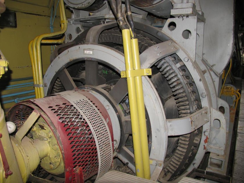 Тяговый электродвигатель локомотива