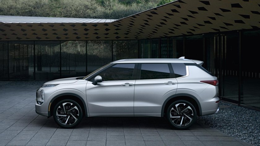 Митсубиси Аутлендер 2022