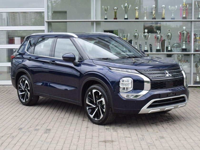 Мицубиси Аутлендер 2023