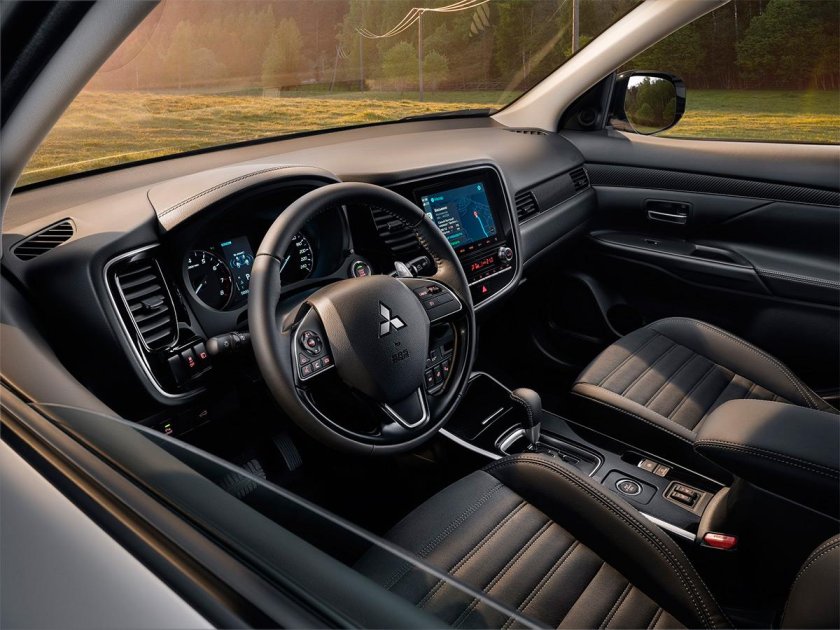 Mitsubishi Outlander 2021 салон