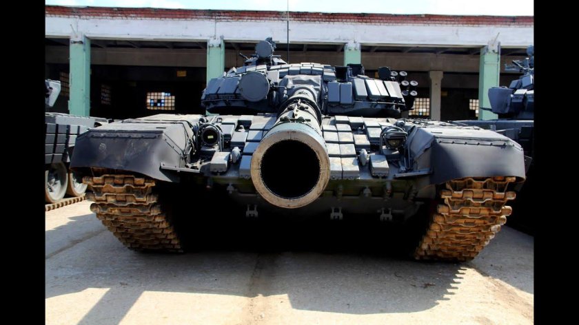 Танк т 90 дулом в камеру