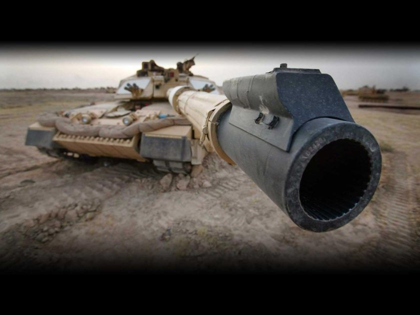 Танк дуло направлено на камеру