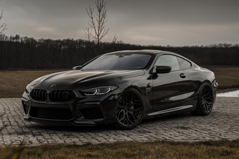 BMW m8 Competition черная