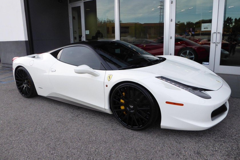 Ferrari 458 Italia белая