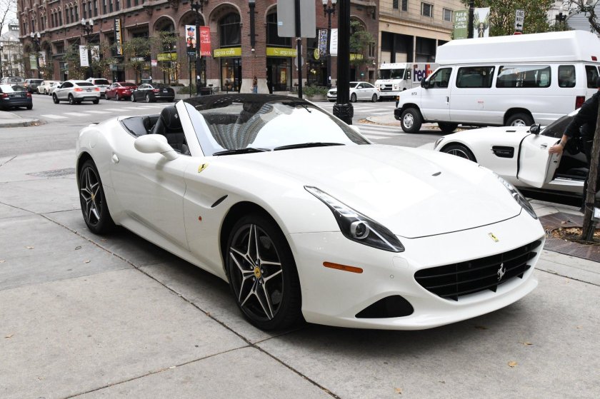 Феррари Калифорния белая